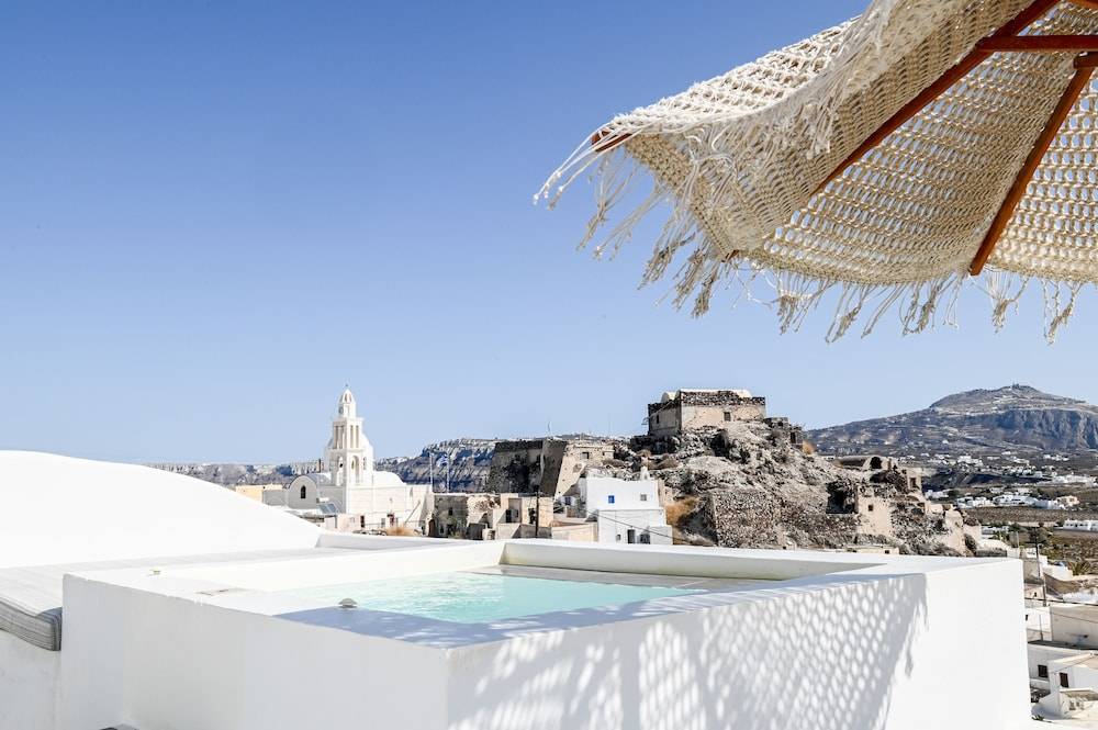 White Curves Santorini 1