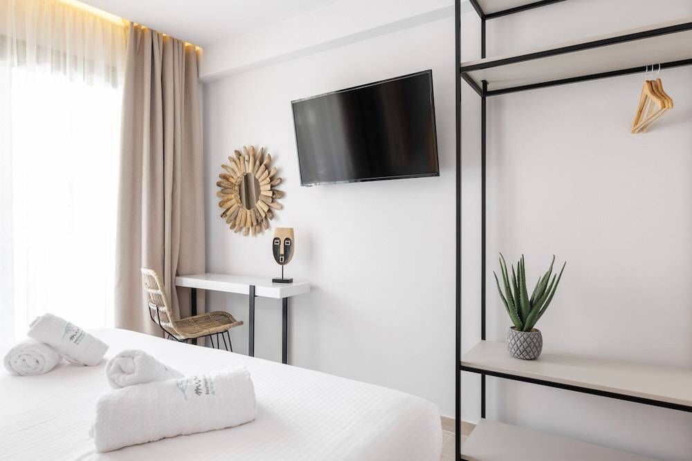 Amalthia Luxury Suites 2