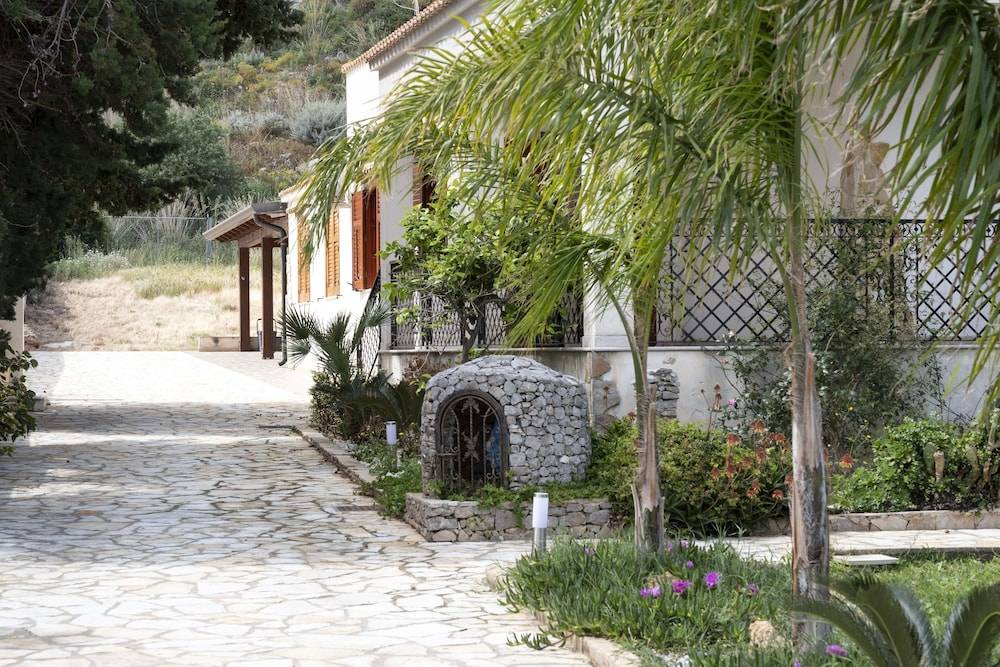 Casa Laura di fronte la Tonnara 1