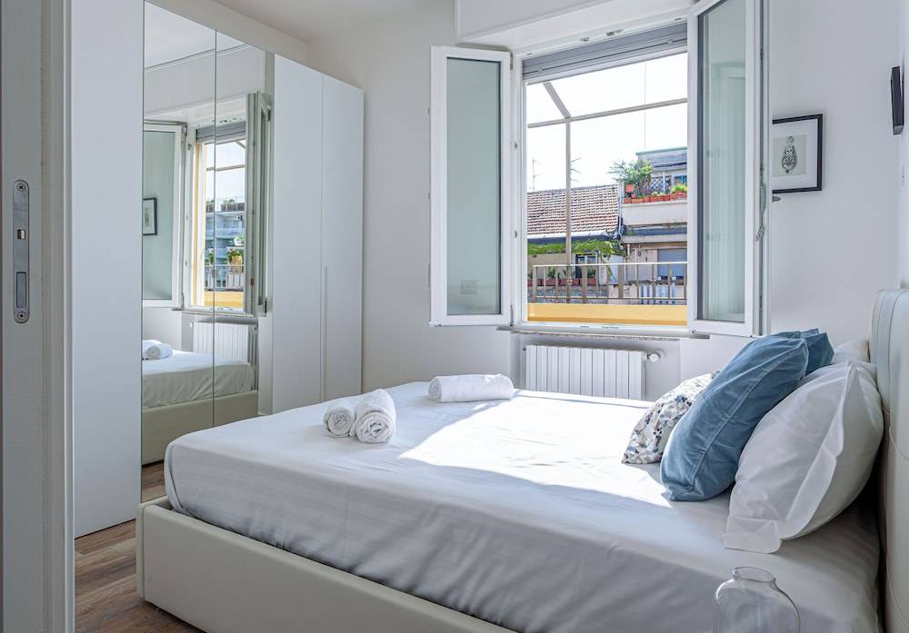 JOIVY Sublime Flat with Balcony 2