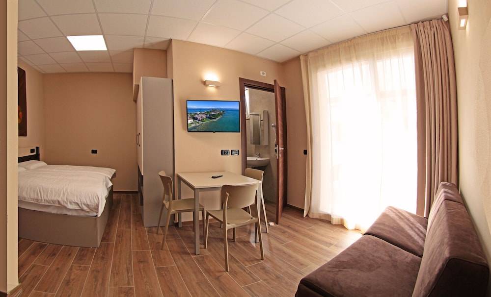 Smeraldo dip Villa Canneto 2