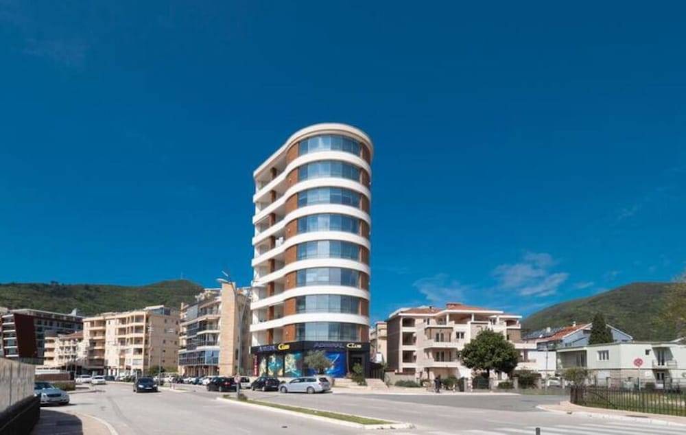 Seaside Rest Apartments 1