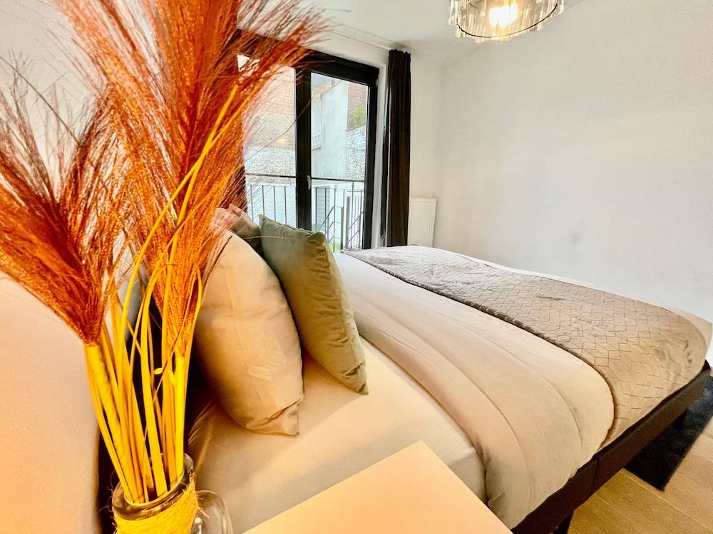 One Lux Stay near Fashion District 2
