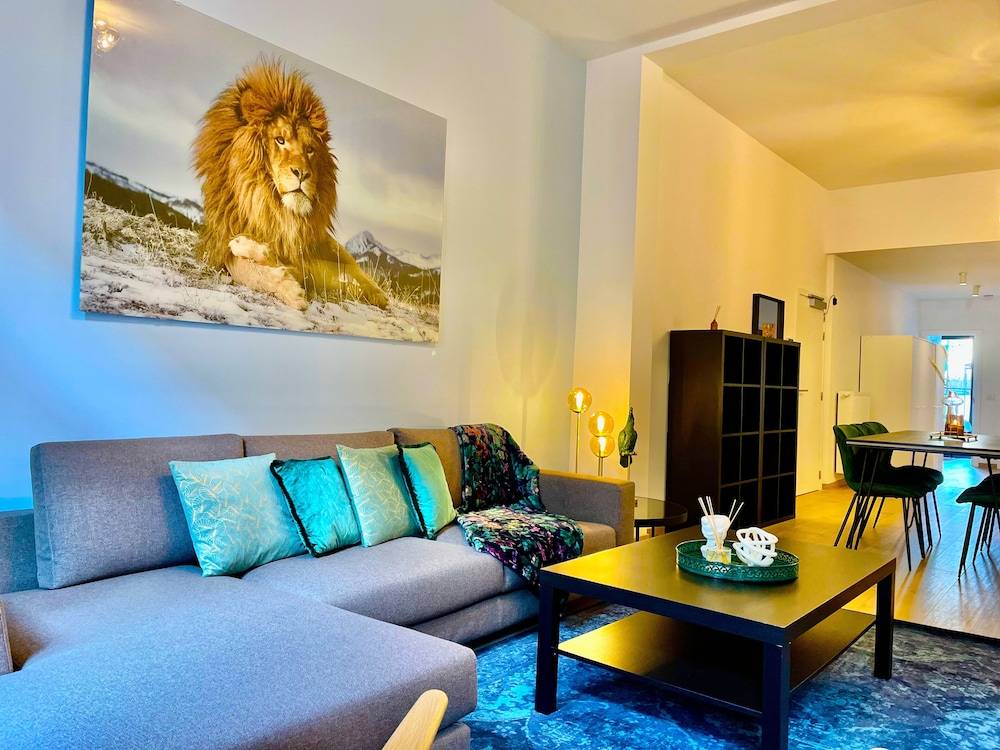 One Lux Stay near Fashion District 1