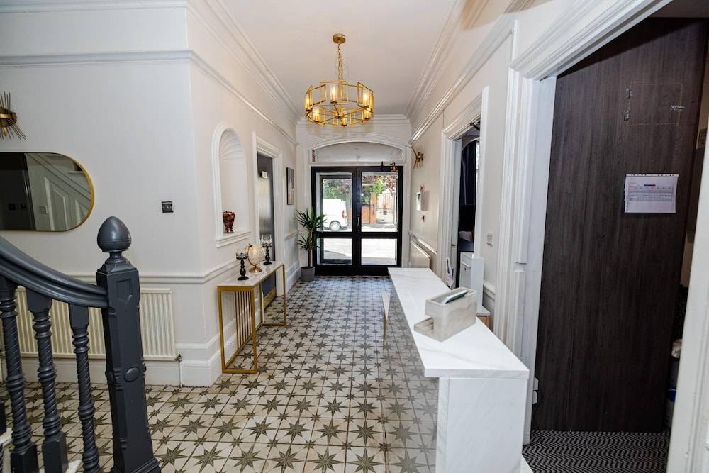 Woodford Hotel 2
