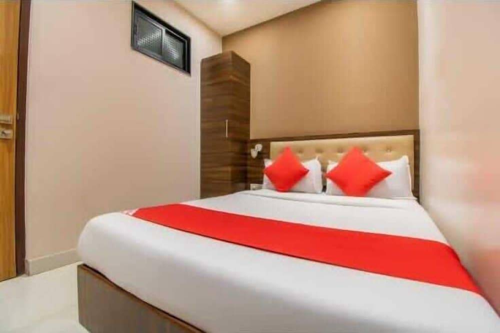Ruby Hotel 1