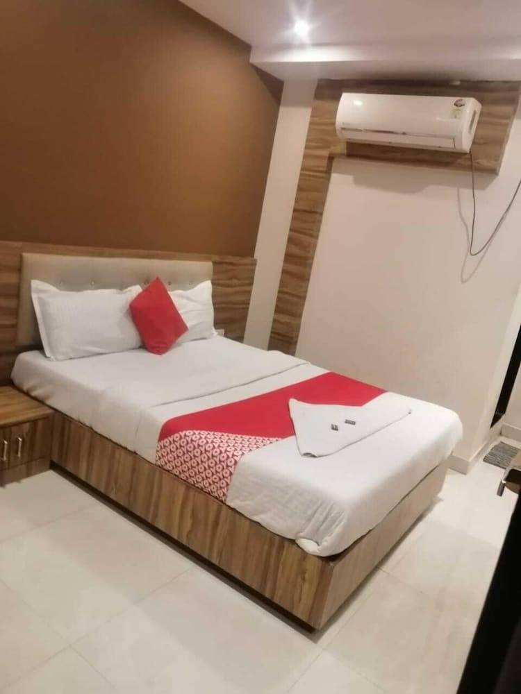 Ruby Hotel 2