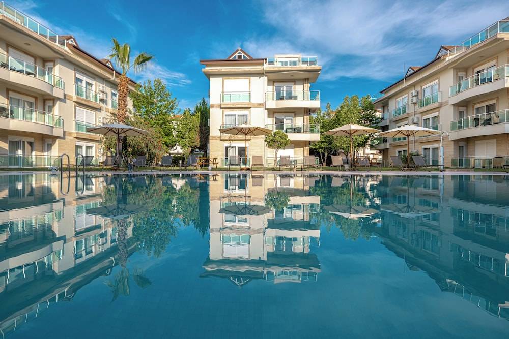 Belek Deluxe Suit 1
