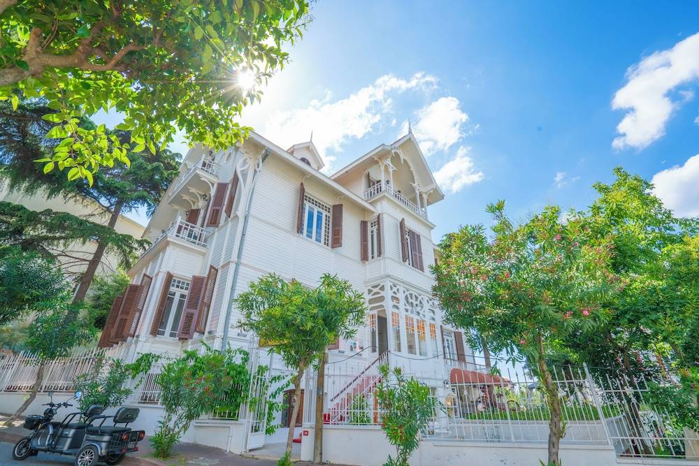 Laden Palas Prince's Island Historical Mansion 1