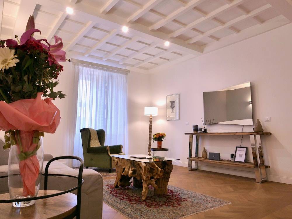HELMIRAGE SUITE VIA DEL CORSO 1