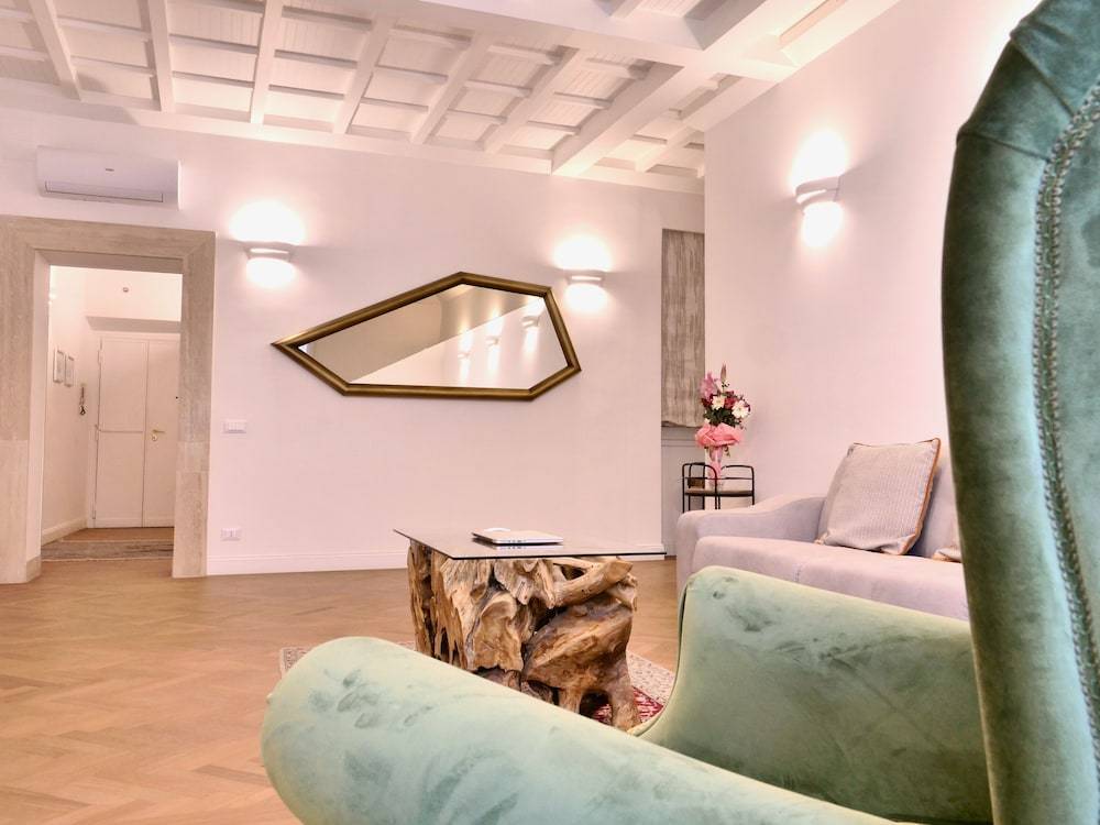 HELMIRAGE SUITE VIA DEL CORSO 2