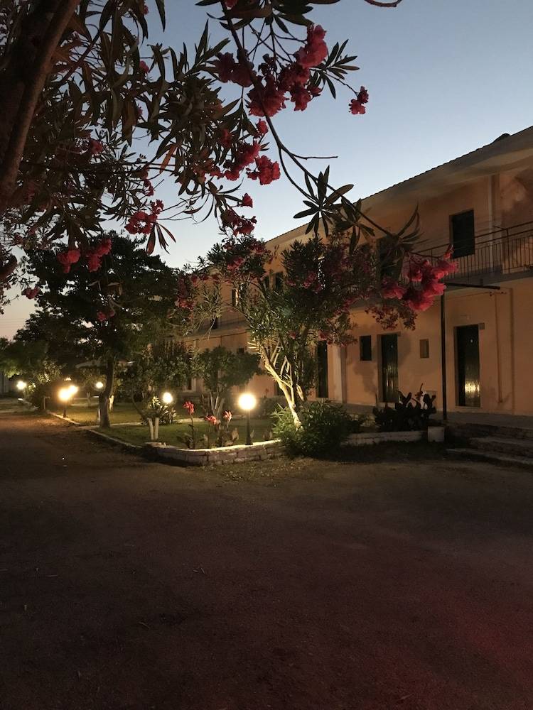 Banos Apartments and swimming pool 1