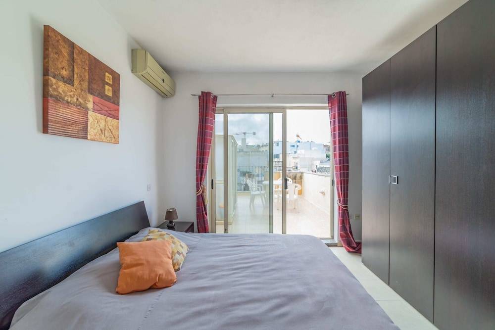 Amazing Views of Spinola Bay in Heart of St.julians 2
