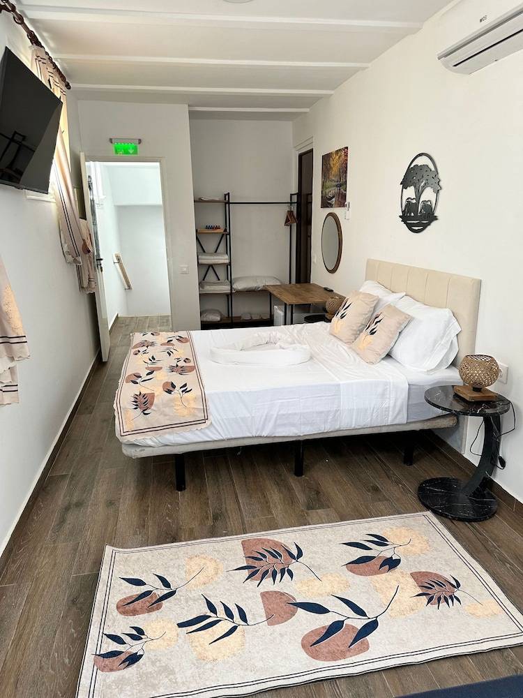 Hotel Vilador Beach Barcelona 1