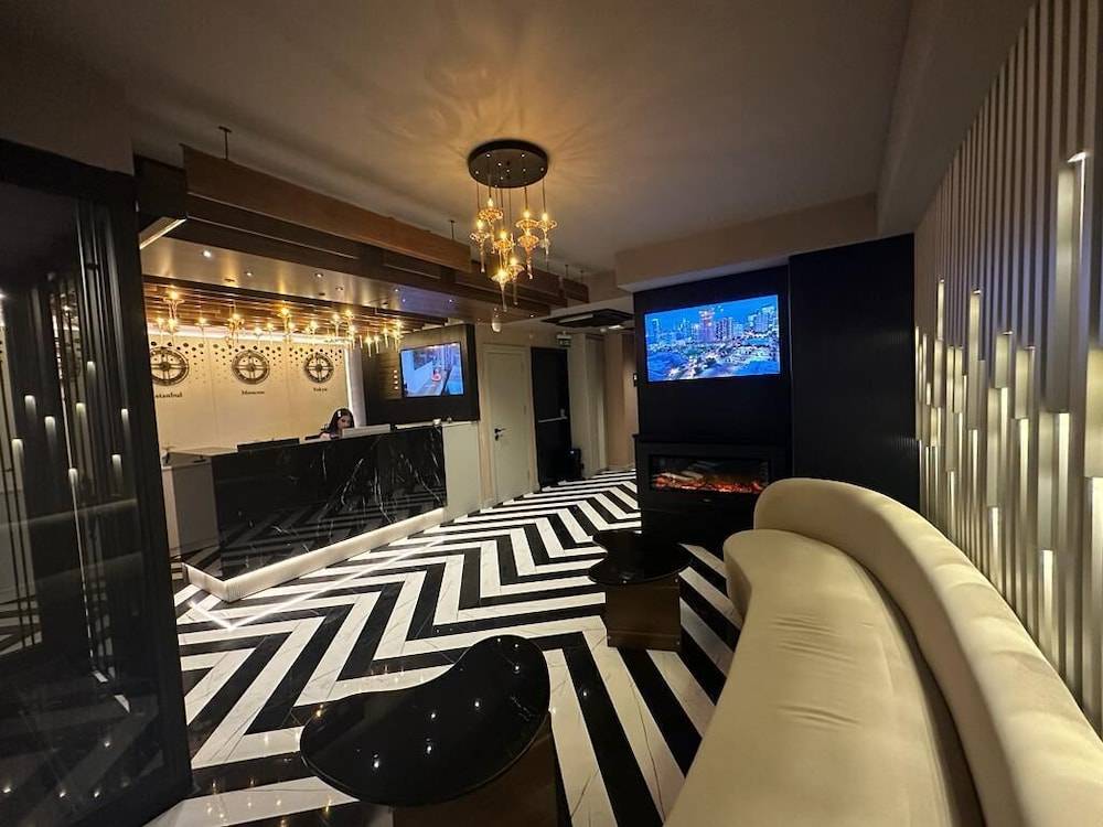 THE PARK HOTEL 2