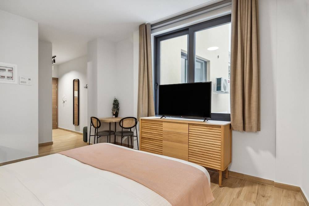 Limehome Athens Solonos City Center 2
