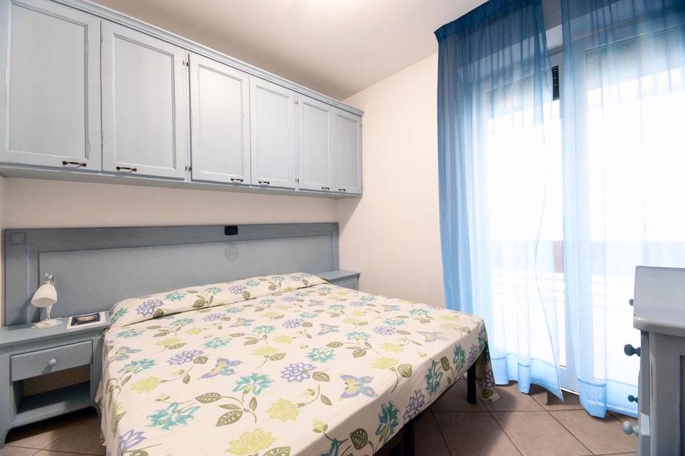 Residence with pool in San Vincenzo 2