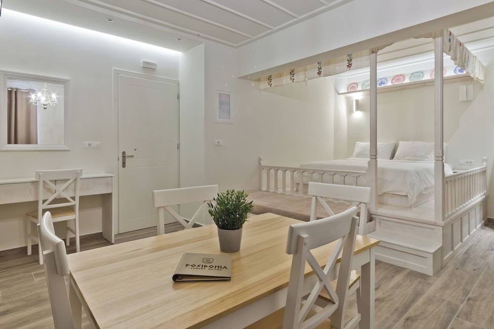 Posidonia Luxury Suites 1