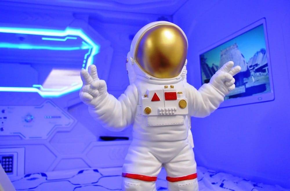 Cosmos Capsule Hub London 1
