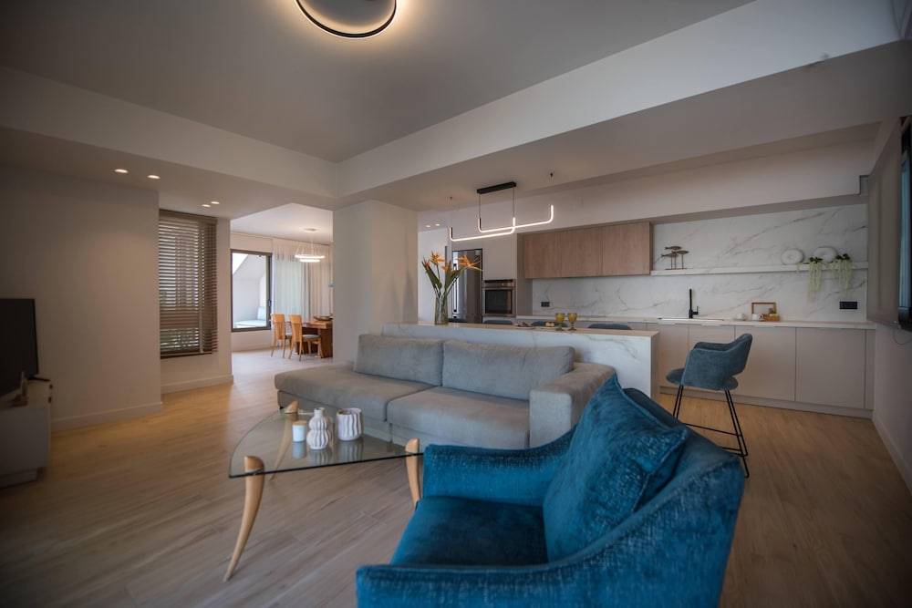 Arvacay Luxury Home 1