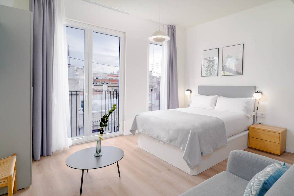 Limehome Valencia Carrer de Sant Jacint 1