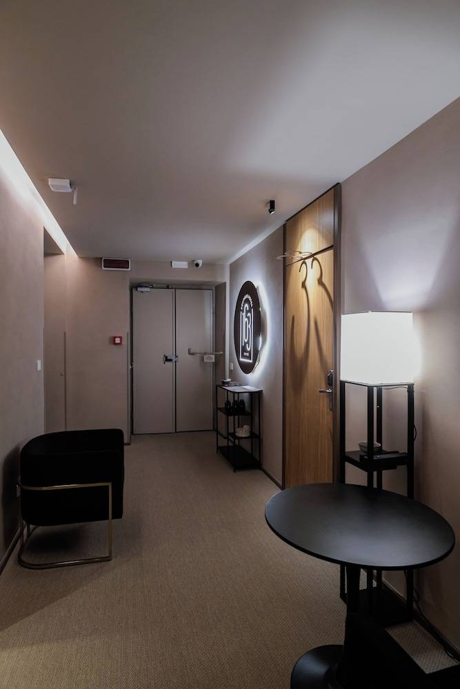 163 BOUTIQUE HOTEL 2