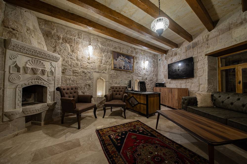 Ares Cave Suites 2
