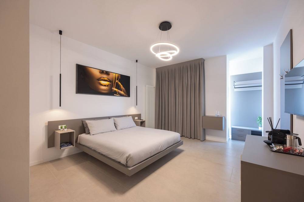 Luxury Station Suite 1