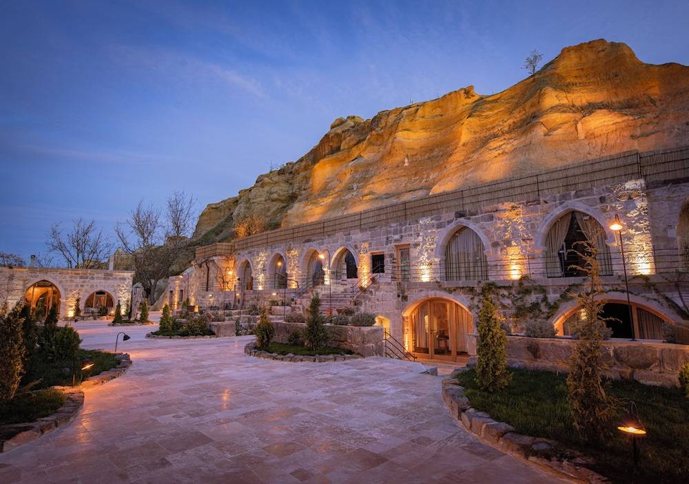 Sur Cave Hotel 1