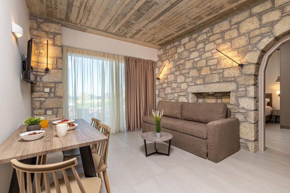Achatis Apartments with sea view 1
