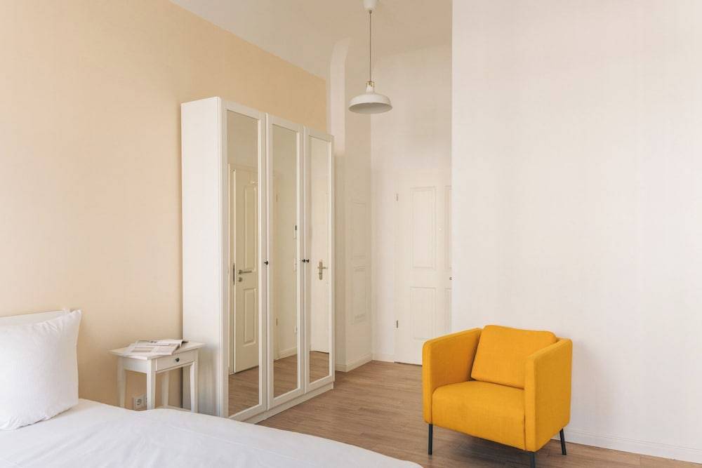 Frankfurter Allee Apartments by Sabine 2