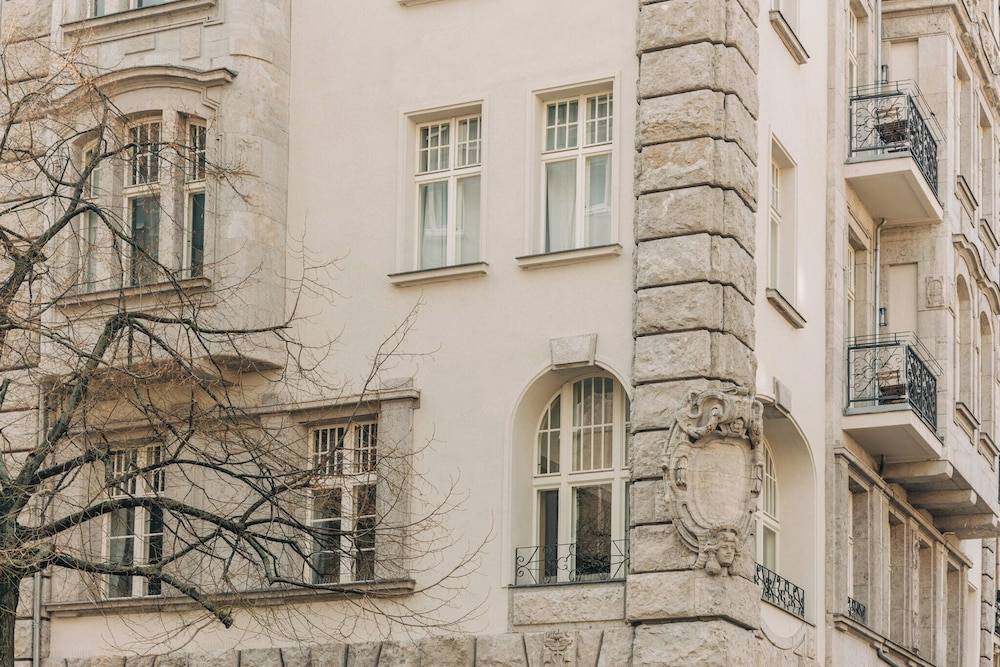 Frankfurter Allee Apartments by Sabine 1