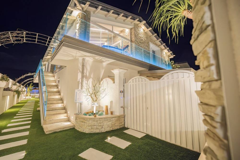 Étoiles Luxury Guest House Resort 1