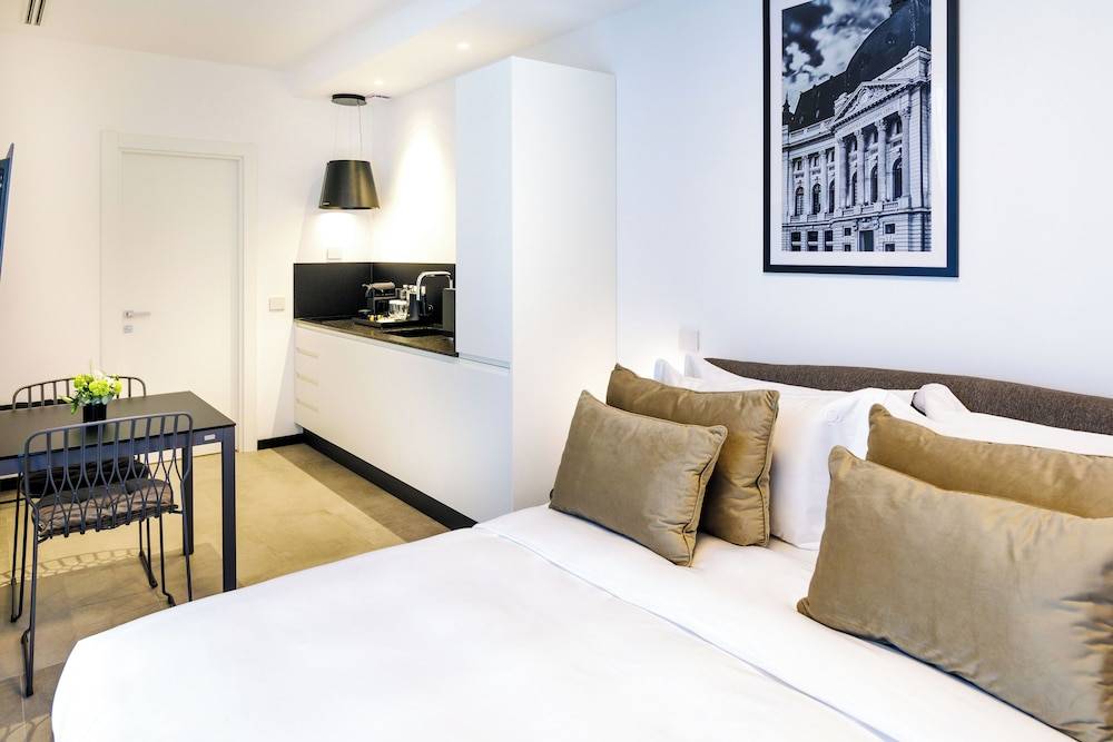OLD TOWN SNAIL Design Apartments 1