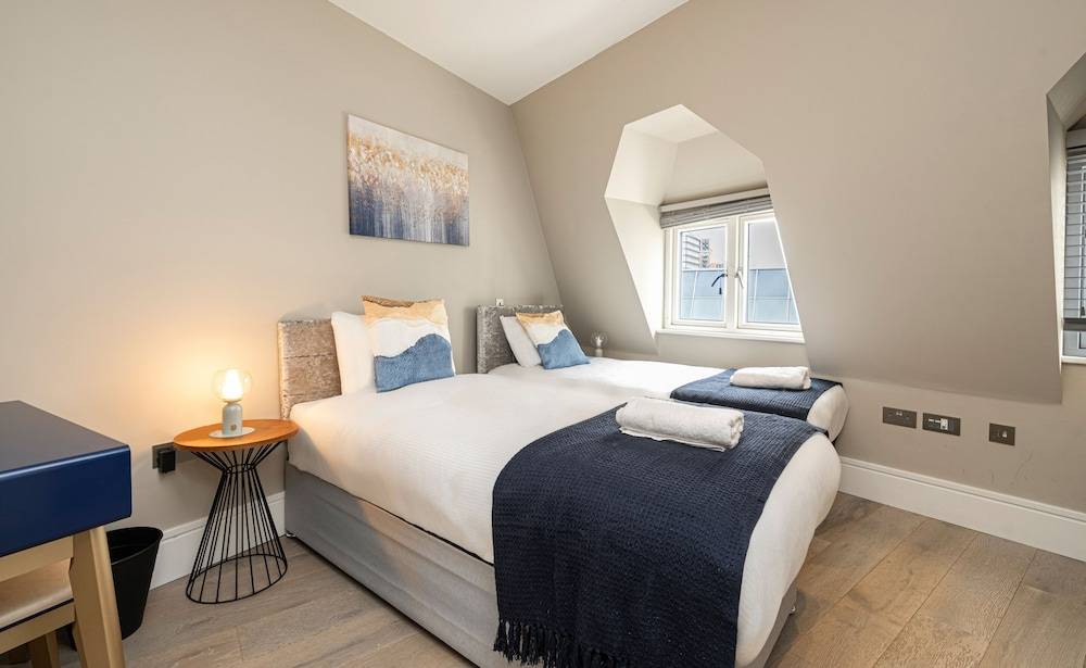 Superb Apartments opp Edgware Rd Station 2