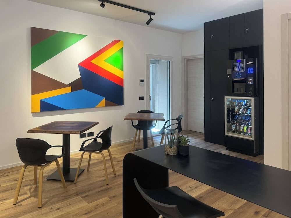 AdisArtur Elegant Rooms 1