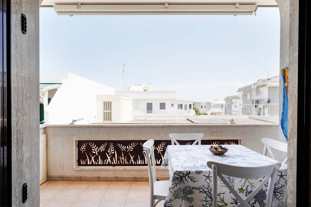 Appartamento a Torre Canne con Balcone 2