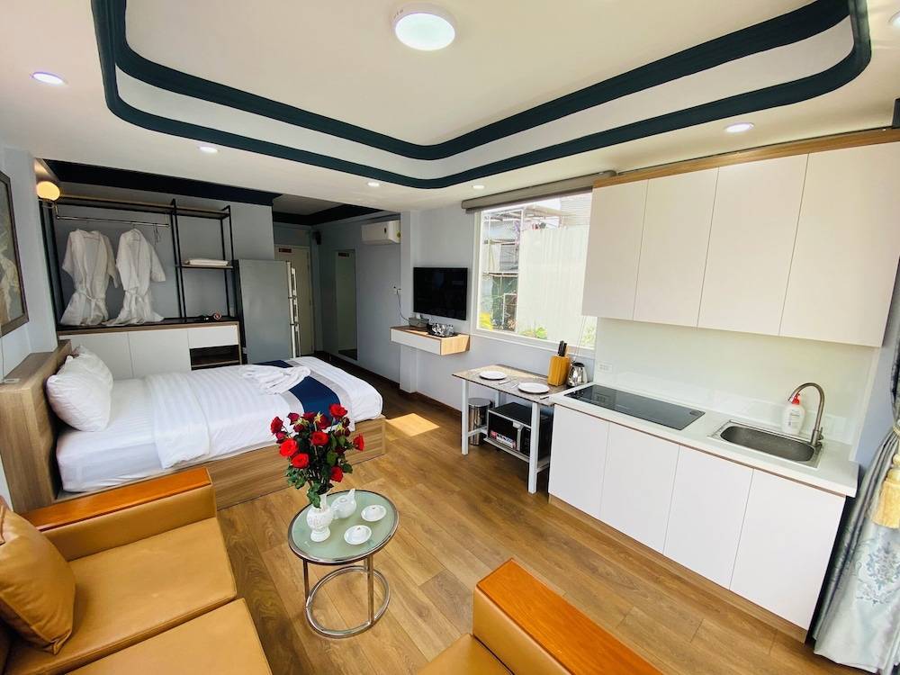 Home Away Do Quang Dau 2
