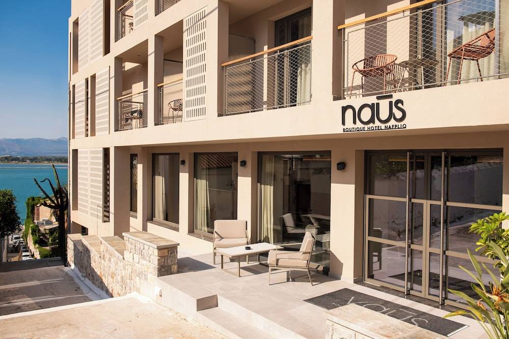 Naus Hotel 1