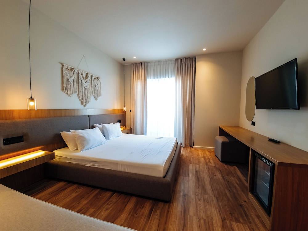Sunset Shoreline Saranda - Sea View - Free Private Parking - Pool 2