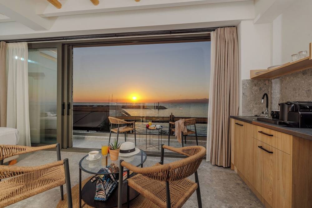 Soho SeaFront Suites 1