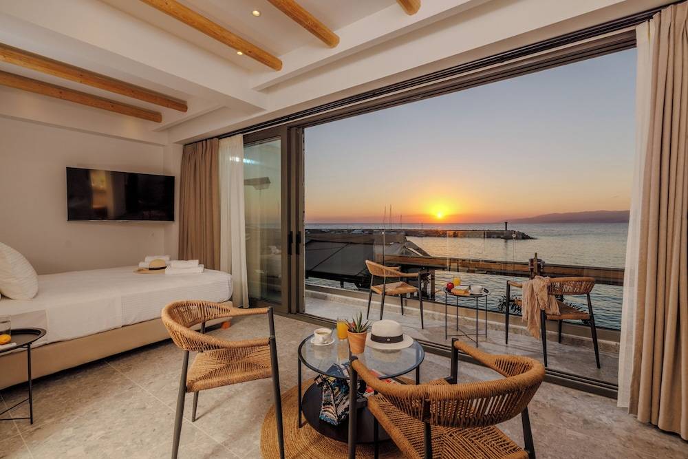 Soho SeaFront Suites 2