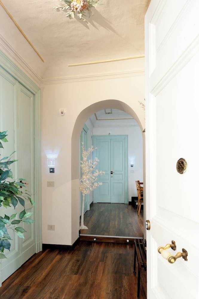 Holiday Lux Boutique Room 2