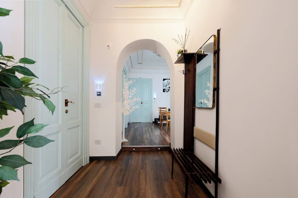 Holiday Lux Boutique Room 1