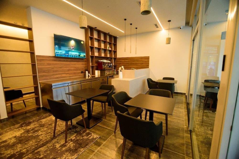 Hotel Zeneli Vlore 1