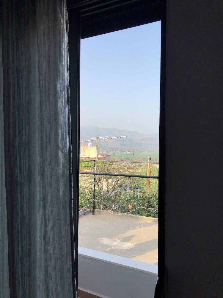 Mona's guesthouse 2