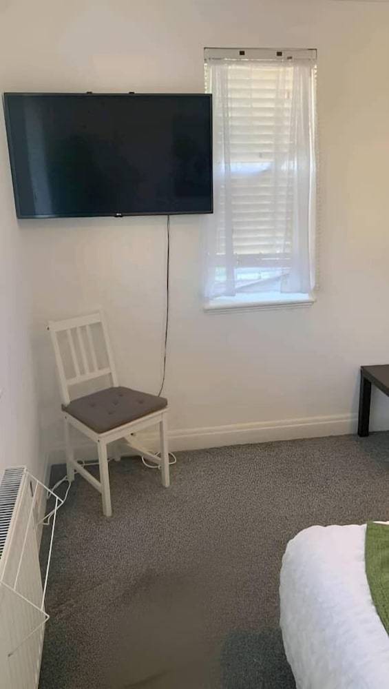 Spacious Apartment in Thornton Road L 1