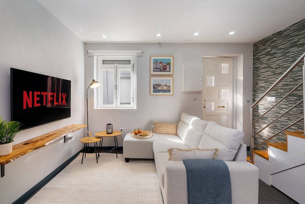 Porto City Center Comfort & Stylishly Furnished 1
