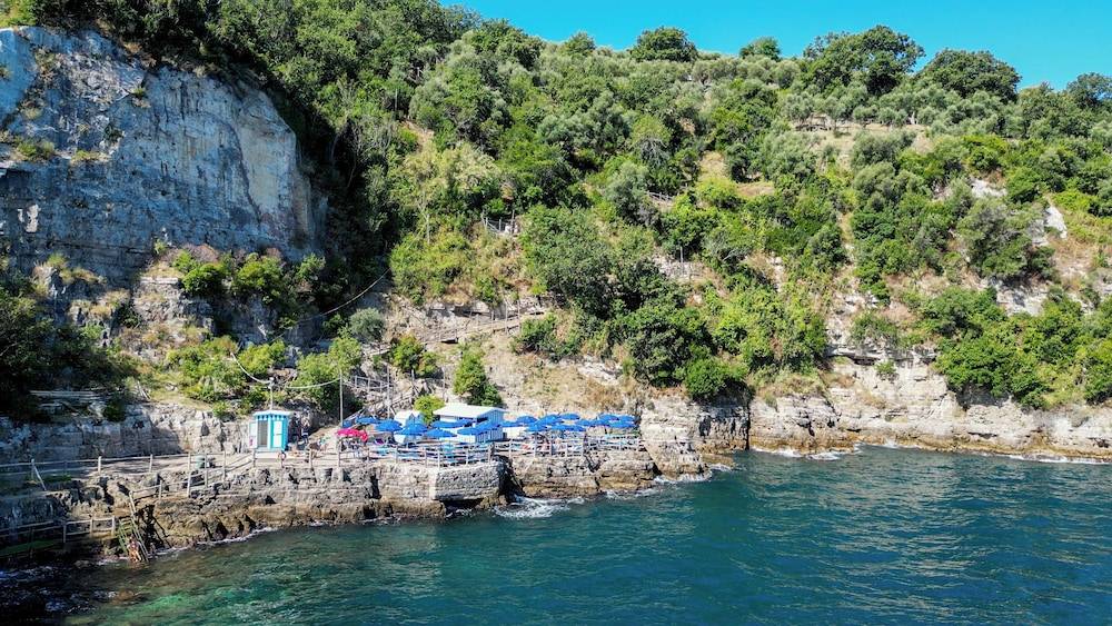 Hostel & Glamping Santa Fortunata 2