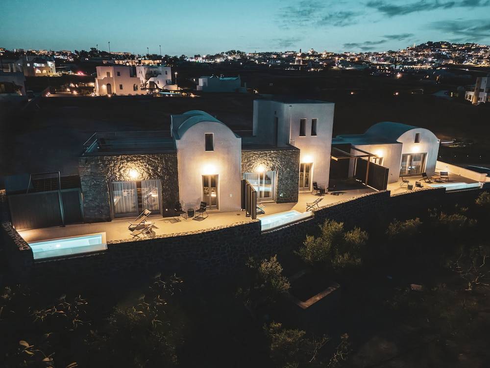 Uranides Luxury Suites 1